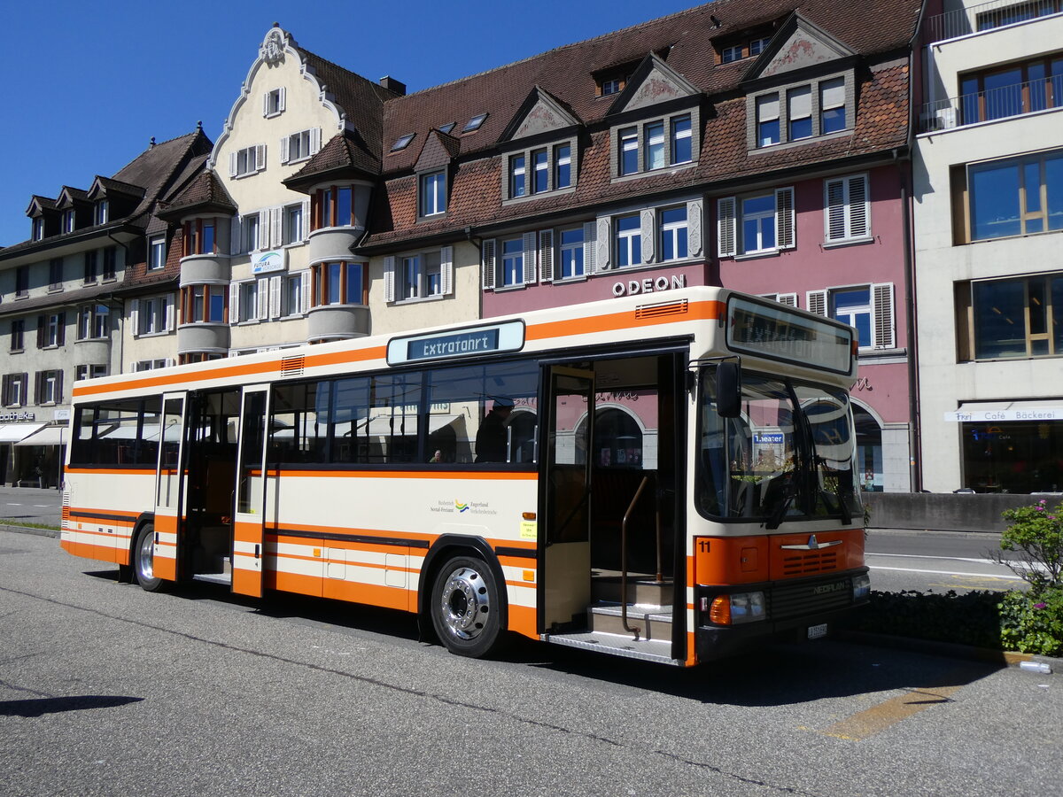 (261'743) - BSF Hochdorf - Nr. 11/LU 151'690 - Neoplan (ex M�der, Schwanden) am 27. April 2024 beim Bahnhof Brugg