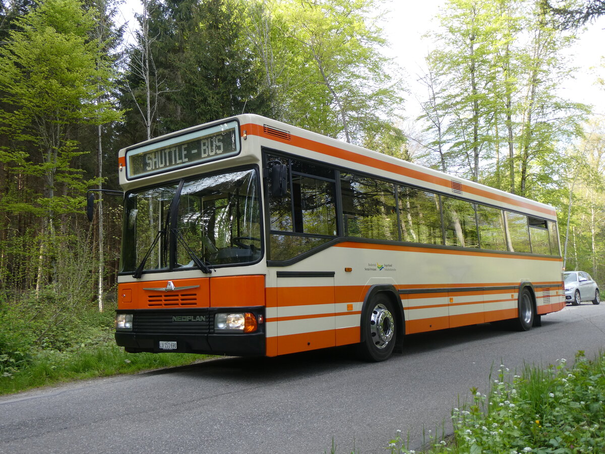 (261'772) - BSF Hochdorf - Nr. 11/LU 151'690 - Neoplan (ex M�der, Schwanden) am 27. April 2024 in Wohlen, Alte Bremgartenstrasse