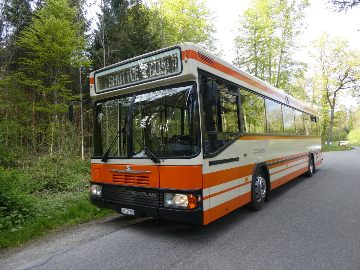 (261'774) - BSF Hochdorf - Nr. 11/LU 151'690 - Neoplan (ex M�der, Schwanden) am 27. April 2024 in Wohlen, Alte Bremgartenstrasse