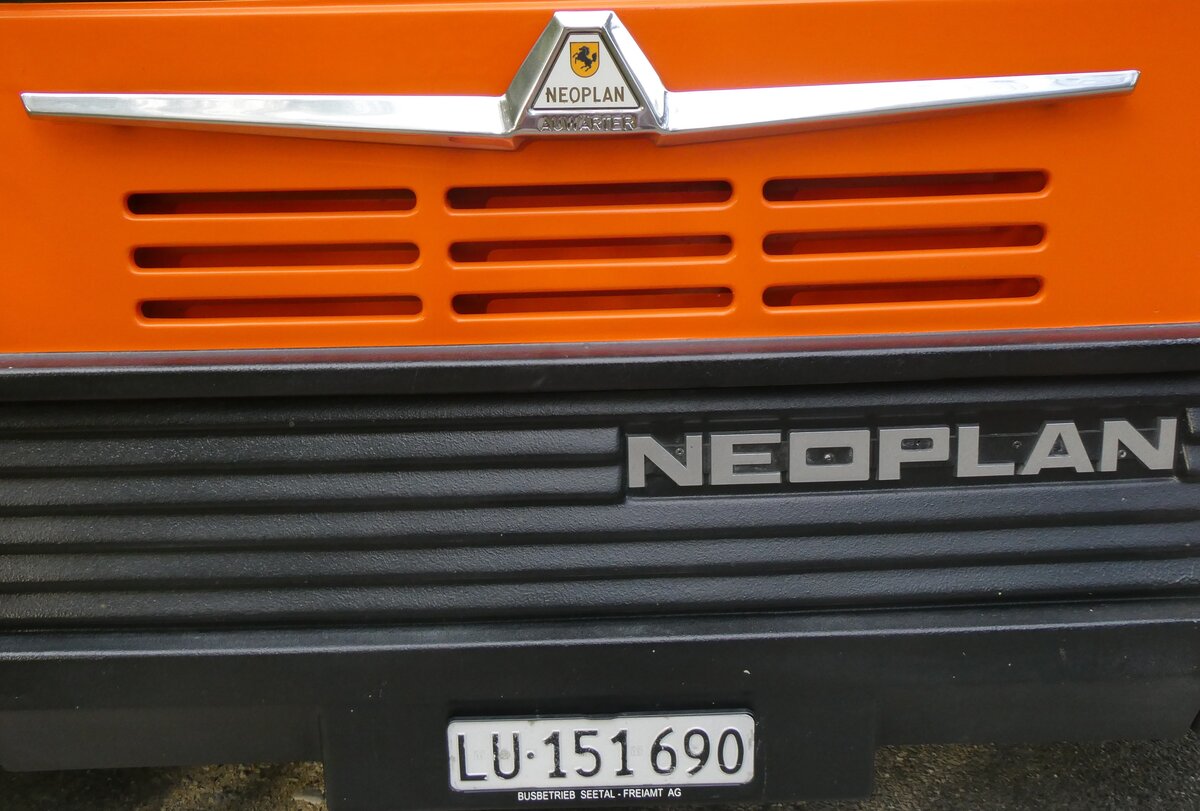 (261'776) - BSF Hochdorf - Nr. 11/LU 151'690 - Neoplan (ex M�der, Schwanden) am 27. April 2024 in Wohlen, Alte Bremgartenstrasse (Detailaufnahme)