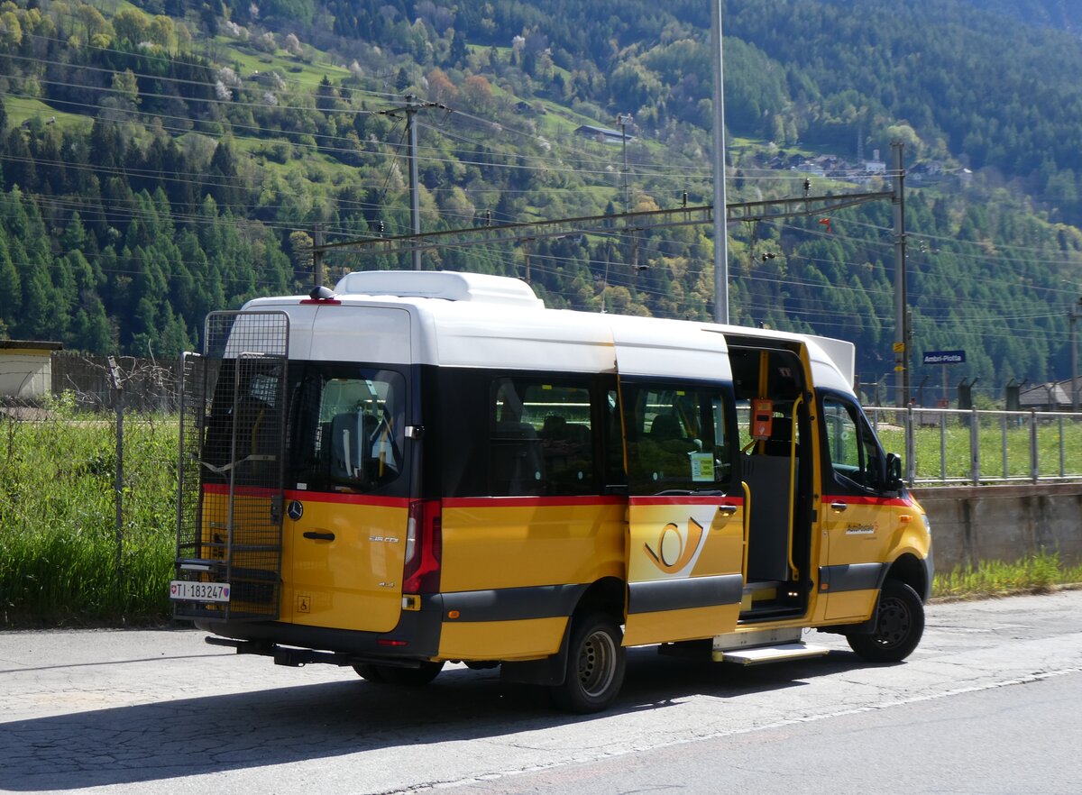 (262'240) - Marchetti, Airolo - TI 183'247/PID 11'513 - Mercedes am 10. Mai 2024 beim Bahnhof Ambr�-Piotta