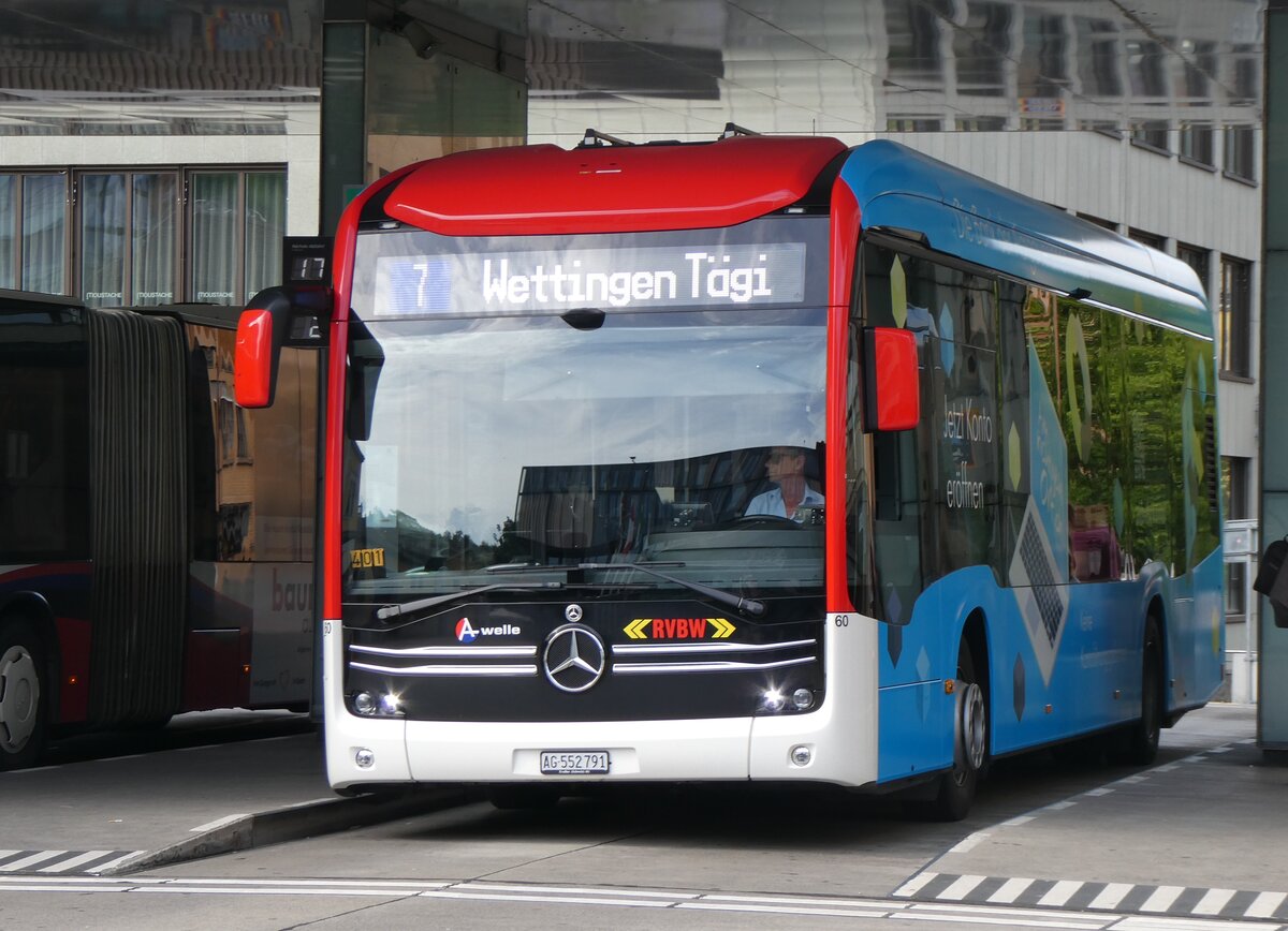 (262'332) - RVBW Wettingen - Nr. 60/AG 552'791 - eMercedes am 12. Mai 2024 beim Bahnhof Baden