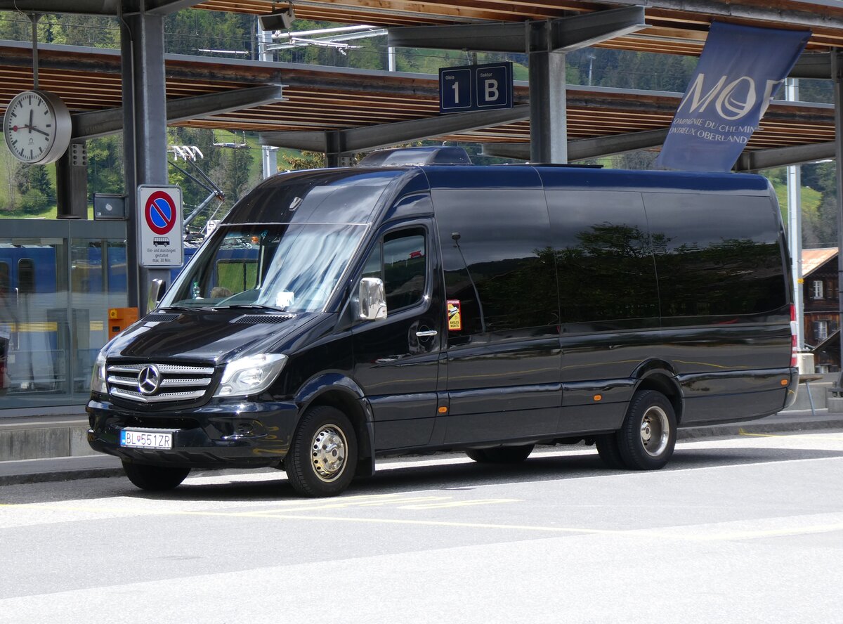 (262'463) - Aus der Slowakei: ??? - BL-551ZR - Mercedes am 17. Mai 2024 beim Bahnhof Gstaad