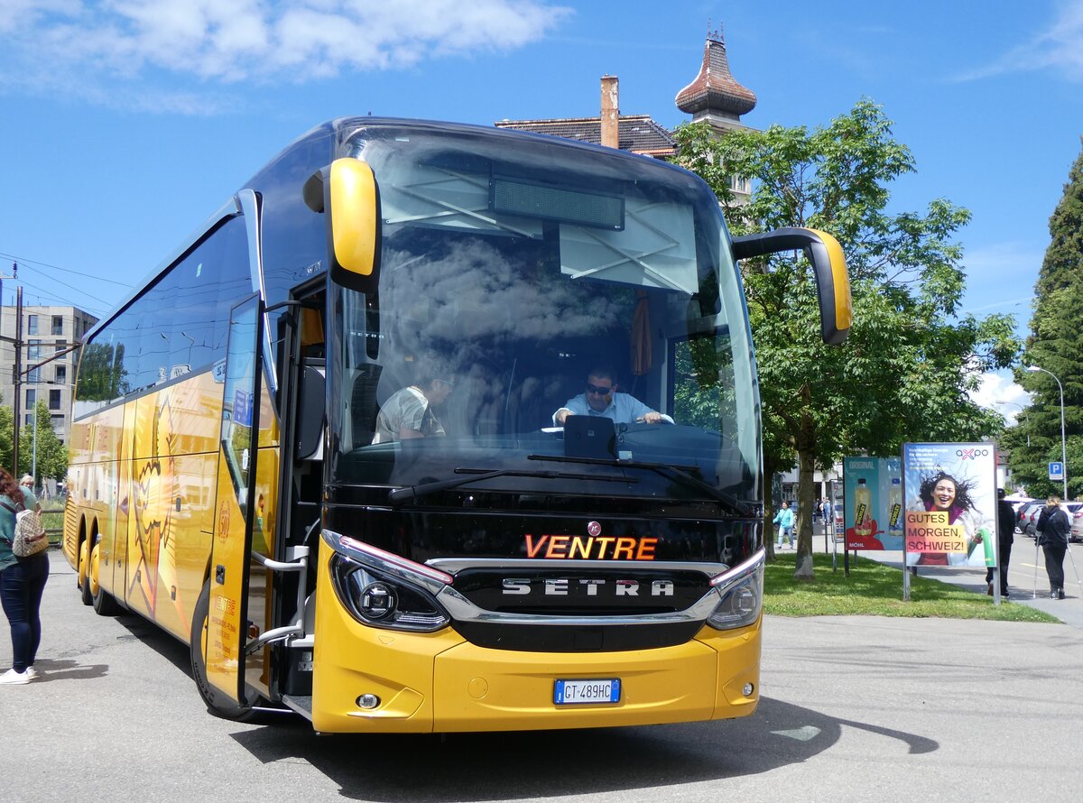 (263'151) - Aus Italien: Ventre, Marsicomuovo - GT-489 HV - Setra am 25. Mai 2024 beim Bahnhof Arbon