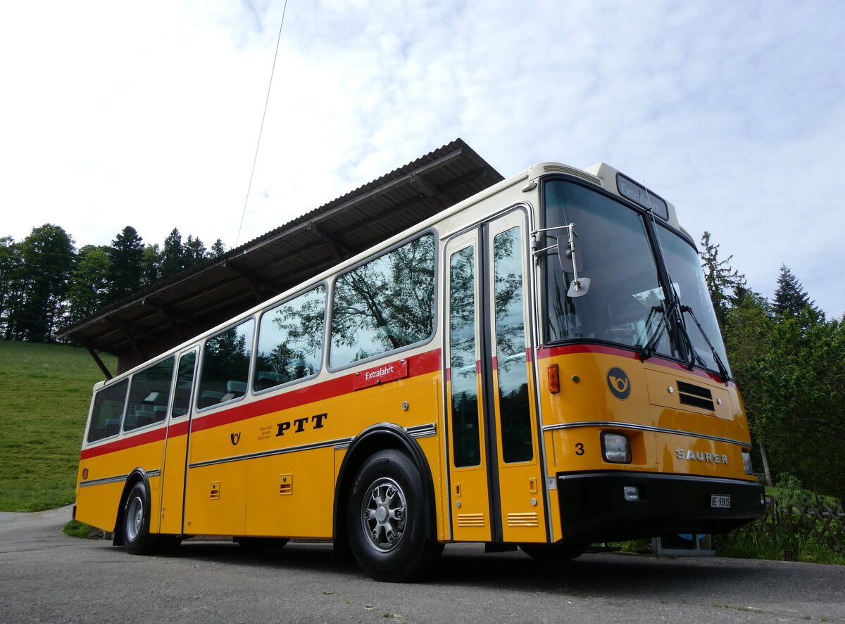 (263'174) - Kolb, Grasswil - Nr. 3/BE 93'915 - Saurer/R&J (ex Schmocker, Stechelberg Nr. 3/PID 2409; ex Schmocker, Stechelberg Nr. 1; ex Gertsch, Stechelberg Nr. 1) am 26. Mai 2024 in D�rrenroth, Horn