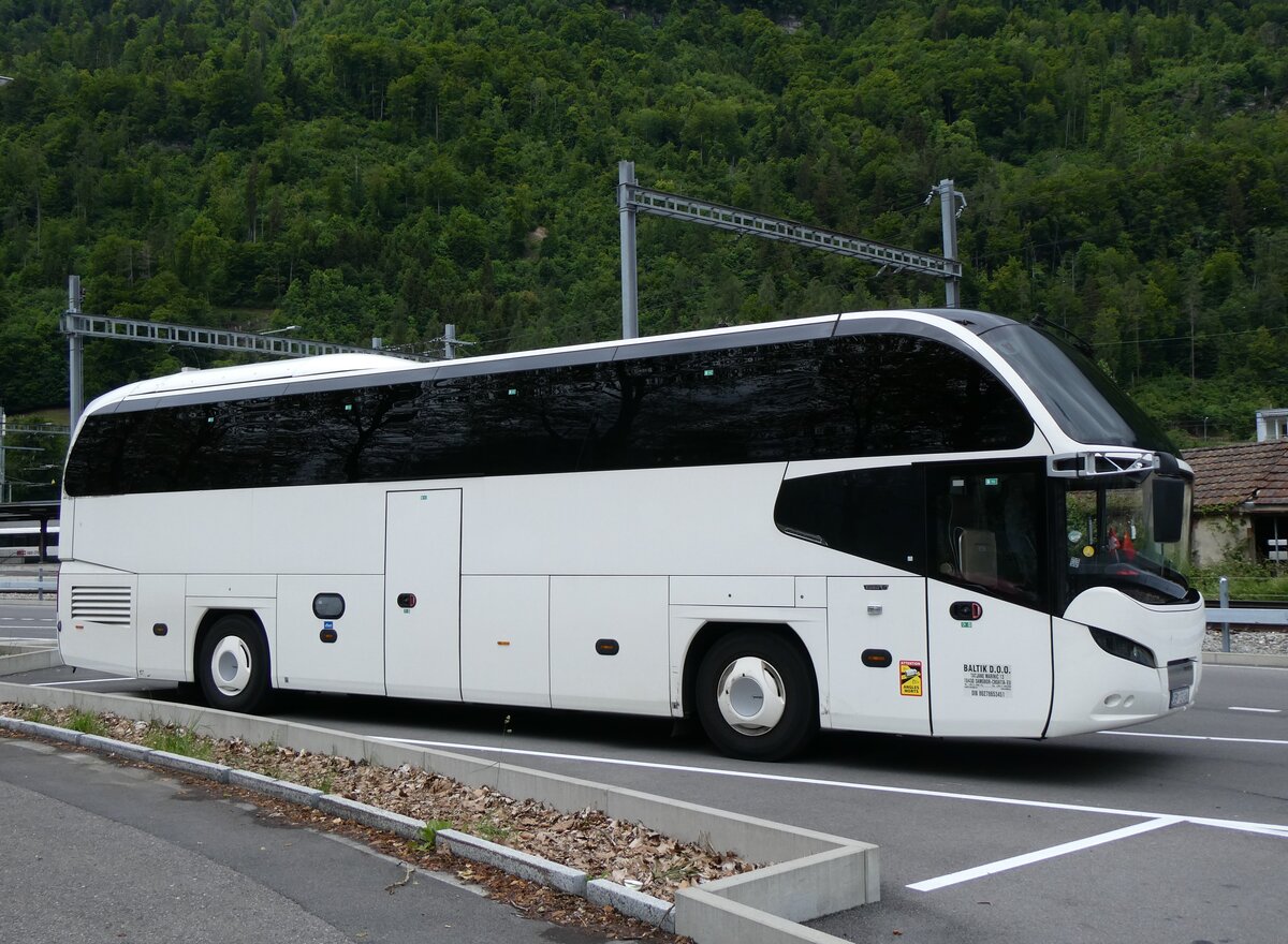 (263'240) - Aus Kroatien: Baltik, Samobor - SB 1313-AI - Neoplan am 28. Mai 2024 beim Bahnhof Interlaken Ost