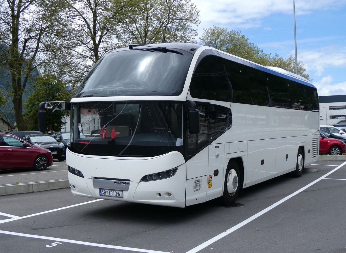 (263'241) - Aus Kroatien: Baltik, Samobor - SB 1313-AI - Neoplan am 28. Mai 2024 beim Bahnhof Interlaken Ost