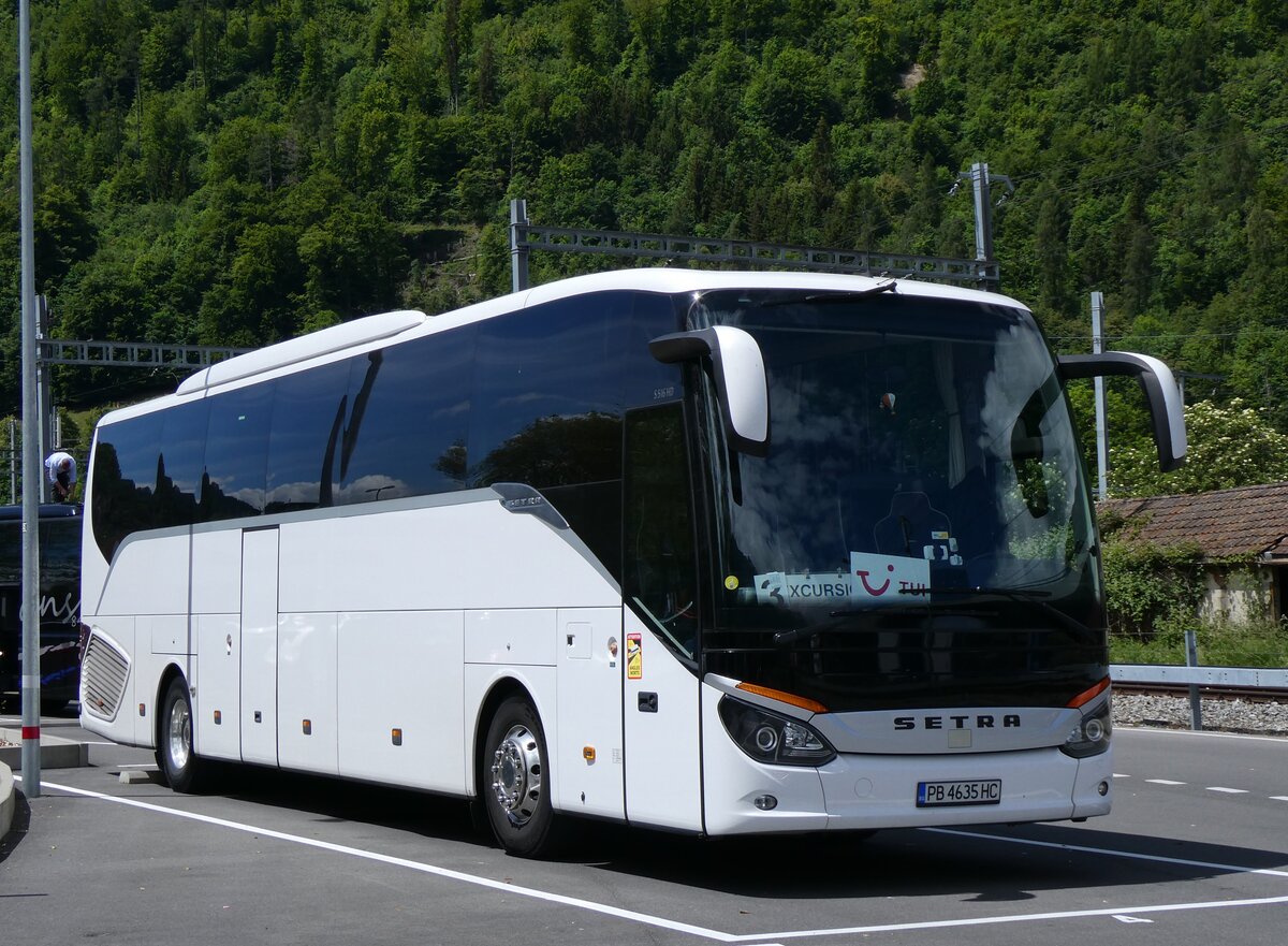 (263'250) - Aus Bulgarien: ??? - PB 4635 HC - Setra am 28. Mai 2024 beim Bahnhof Interlaken Ost