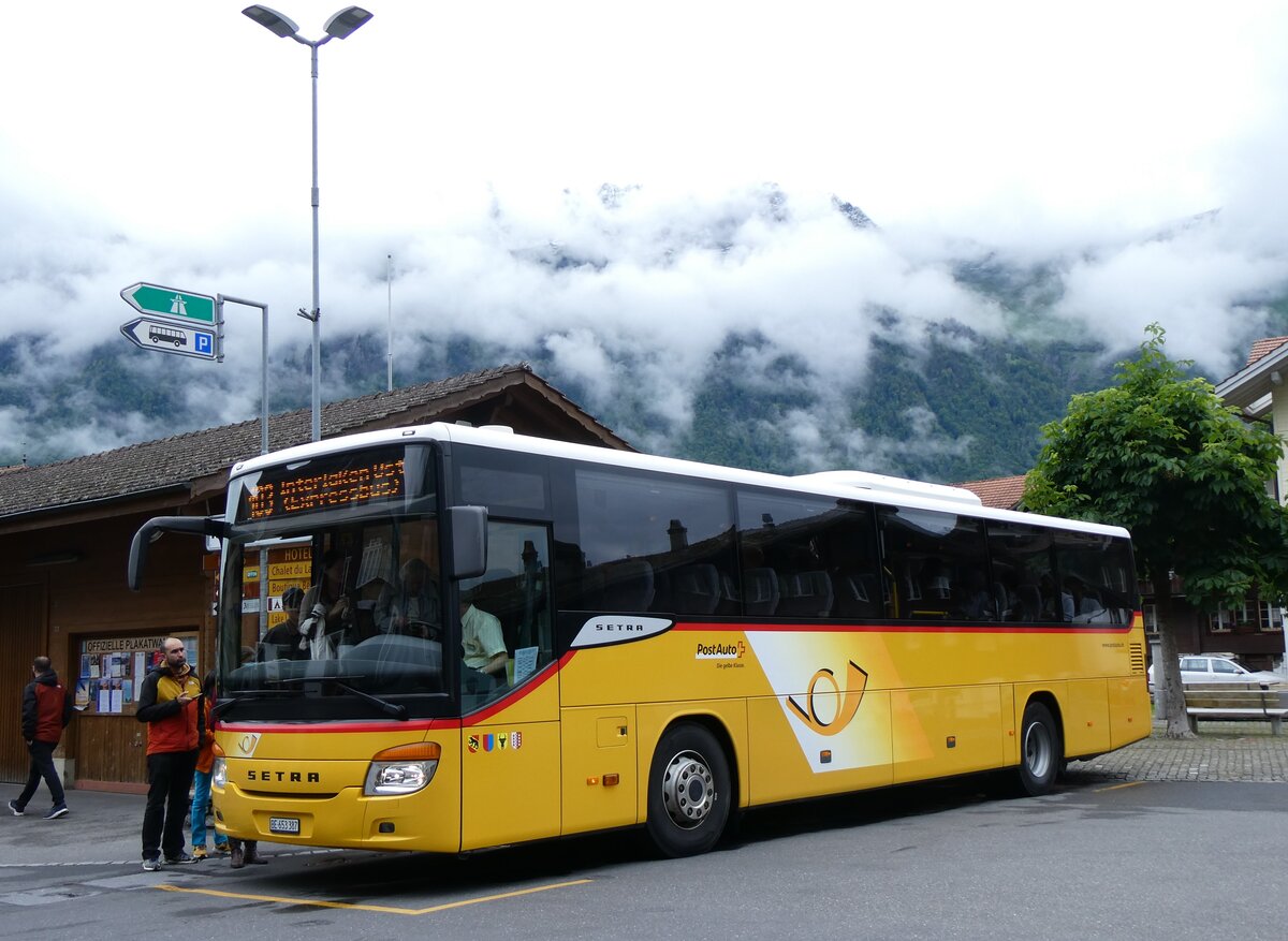 (263'277) - PostAuto Bern - Nr. 70/BE 653'387/PID 5625 - Setra am 1. Juni 2024 in Iseltwald, Dorfplatz