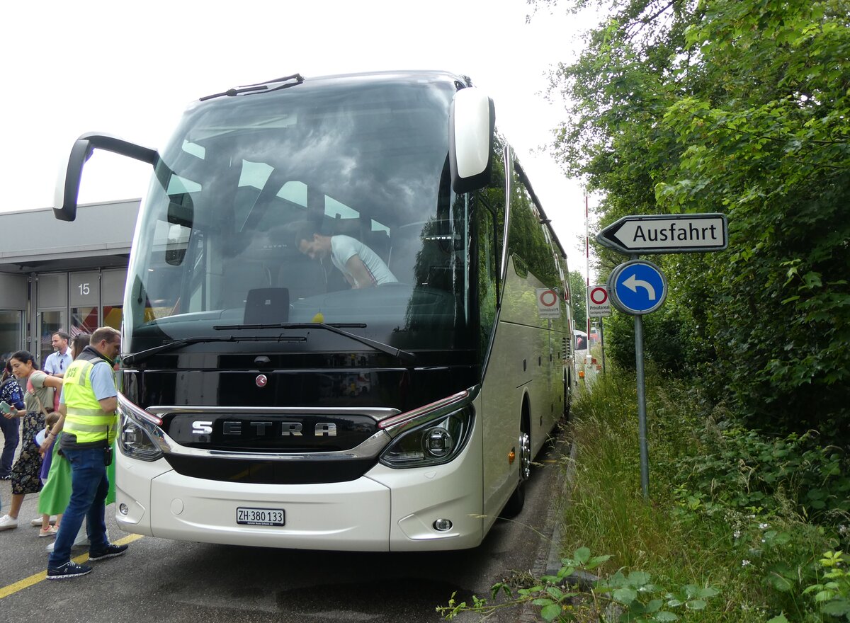 (263'470) - Daimler Buses, Winterthur - ZH 380'133 - Setra am 8. Juni 2024 in Oberwil, BLT-Depot H�slimatt (Einsatz BLT)