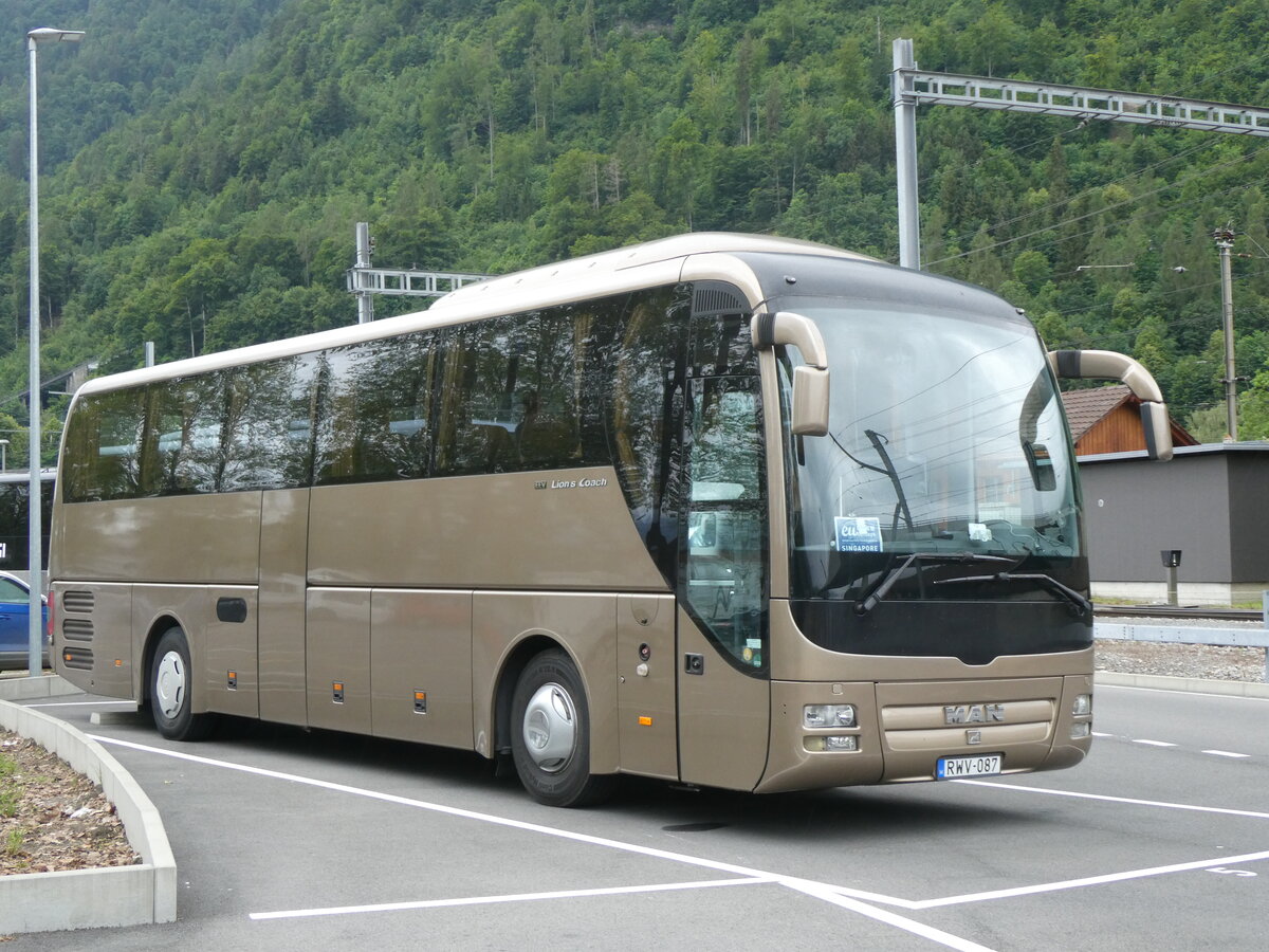 (263'657) - Aus Ungarn: ??? - RWV-087 - MAN am 11. Juni 2024 beim Bahnhof Interlaken Ost