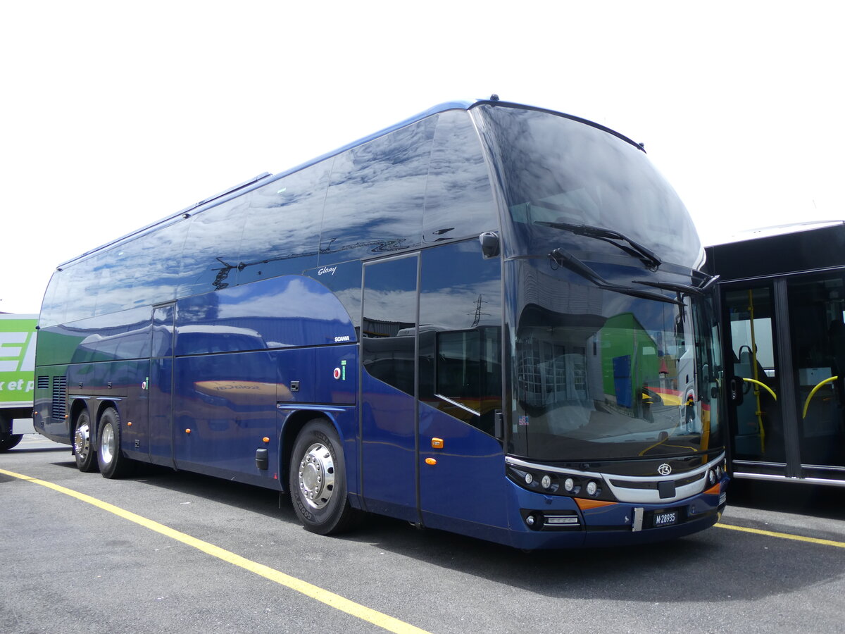 (263'725) - Schweizer Armee - M+28'935 - Scania/Beulas am 16. Juni 2024 in Kerzers, Interbus