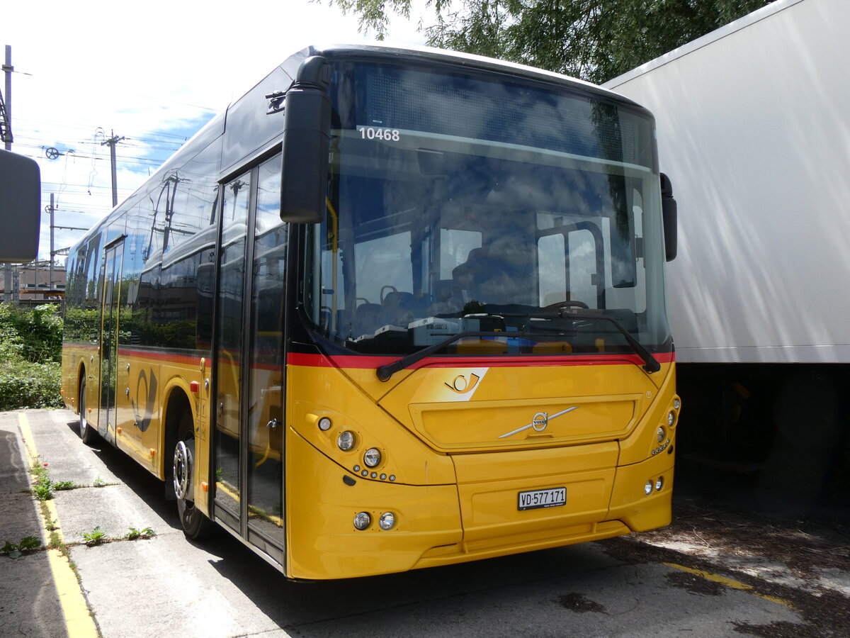 (263'764) - CarPostal Ouest - VD 577'171/PID 10'468 - Volvo (ex Favre, Avenches) am 16. Juni 2024 in Yverdon, Garage