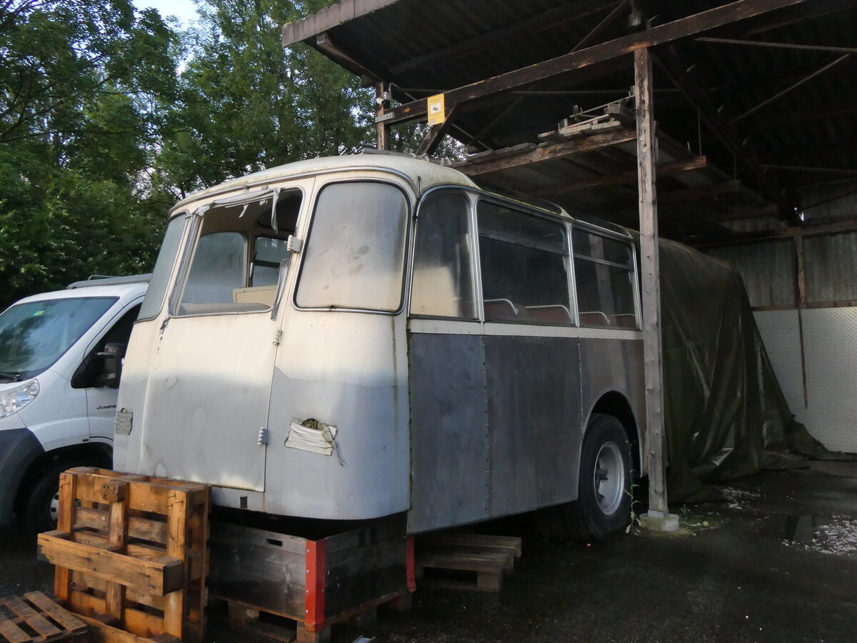 (263'845) - Baumann, Burgdorf - Saurer/Lauber (ex Kleger, Z�rich; ex Reusser, Thun; ex APN Gen�ve; ex Mer�ay, Del�mont) am 22. Juni 2024 in Burgdorf, Carrosserie Baumann