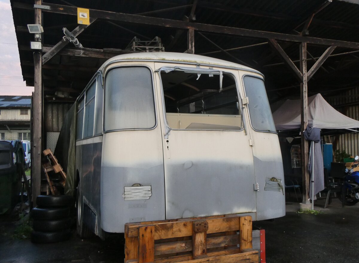 (263'846) - Baumann, Burgdorf - Saurer/Lauber (ex Kleger, Z�rich; ex Reusser, Thun; ex APN Gen�ve; ex Mer�ay, Del�mont) am 22. Juni 2024 in Burgdorf, Carrosserie Baumann