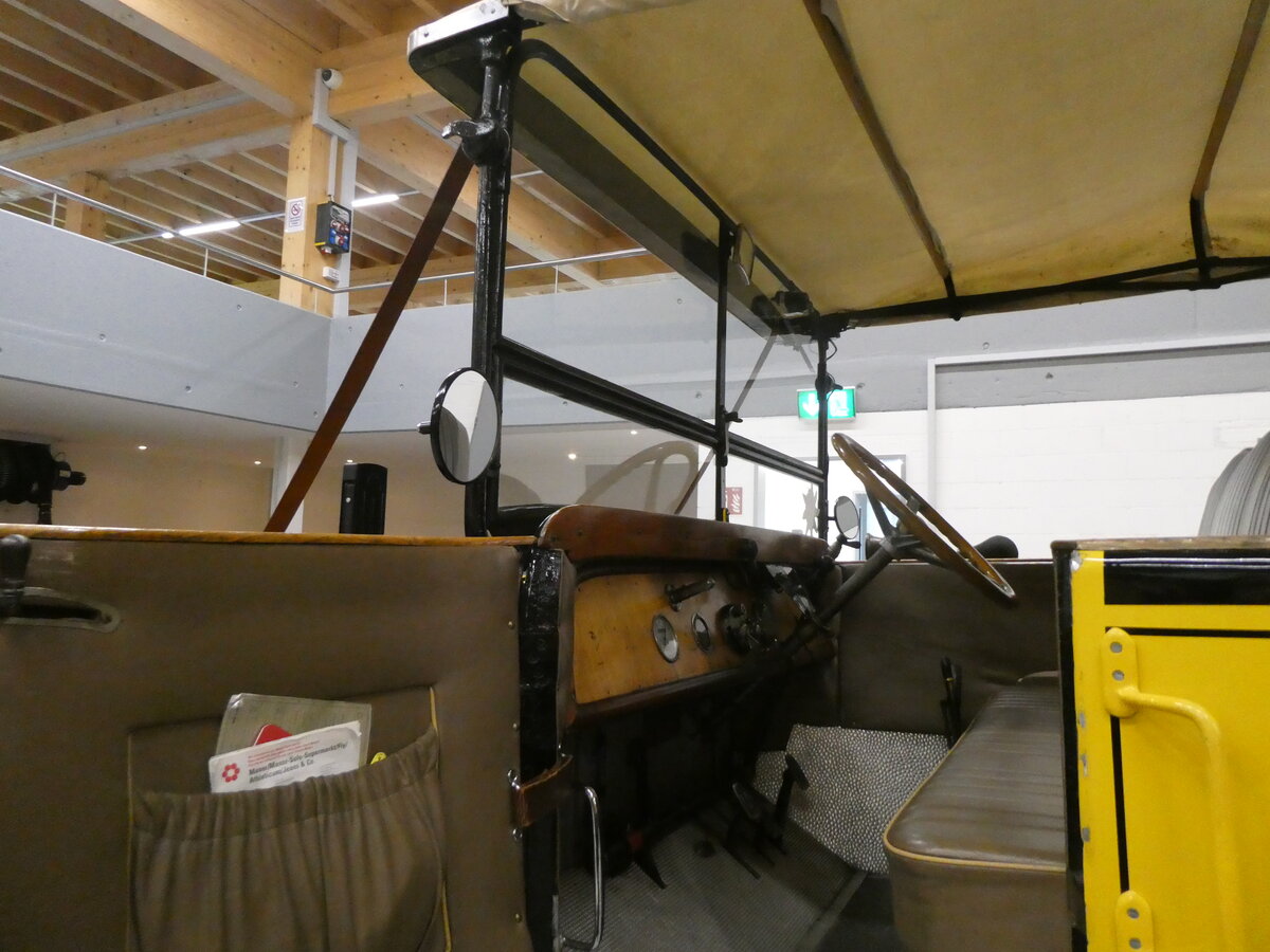 (263'901) - R�llin, Hirzel - SZ 955 - FBW/Seitz-Hess (ex RhV Altst�tten Nr. 31; ex P 1529; ex P 2881) am 22. Juni 2024 in N�fels, FBW-Museum (Innenaufnahme)