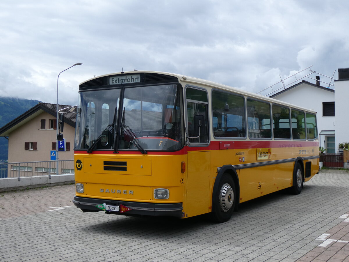 (263'913) - Bachmann, Nieder�nz - Nr. 5/BE 271 - Saurer/T�scher (ex W�thrich, Ursenbach; ex Sch�rch, Gutenburg Nr. 5; ex Engeloch, Riggisberg Nr. 5/PID 3309; ex P 25'668) am 22. Juni 2024 in Amden, Hotel Sonne