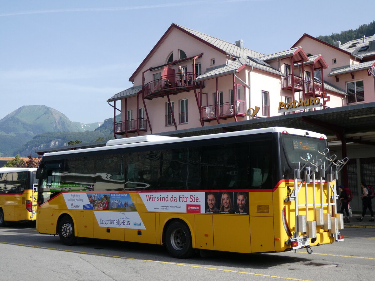 (264'074) - Fl�ck, Brienz - Nr. 24/BE 868'724/PID 11'593 - Iveco am 29. Juni 2024 in Meiringen, Postautostation (Einsatz Engstlenalp-Bus)