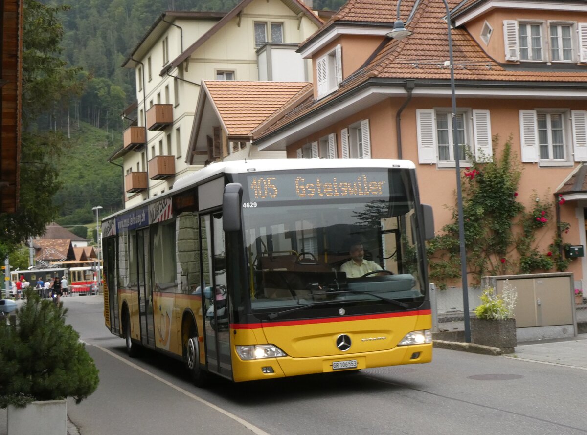 (264'206) - PostAuto Graub�nden - GR 106'553/PID 4629 - Mercedes (ex PostAuto Nordschweiz) am 29. Juni 2024 in Wilderswil, Kirchgasse