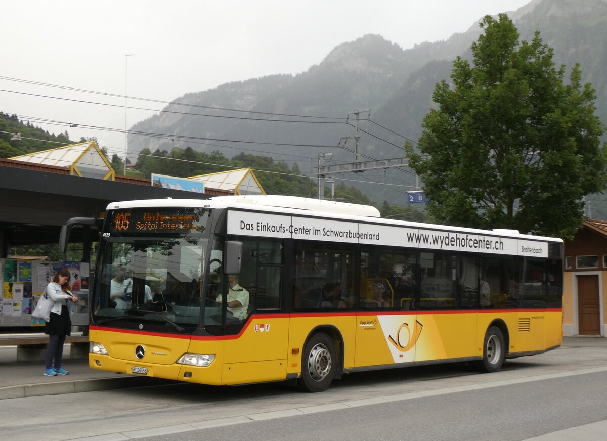 (264'207) - PostAuto Graub�nden - GR 106'553/PID 4629 - Mercedes (ex PostAuto Nordschweiz) am 29. Juni 2024 beim Bahnhof Wilderswil