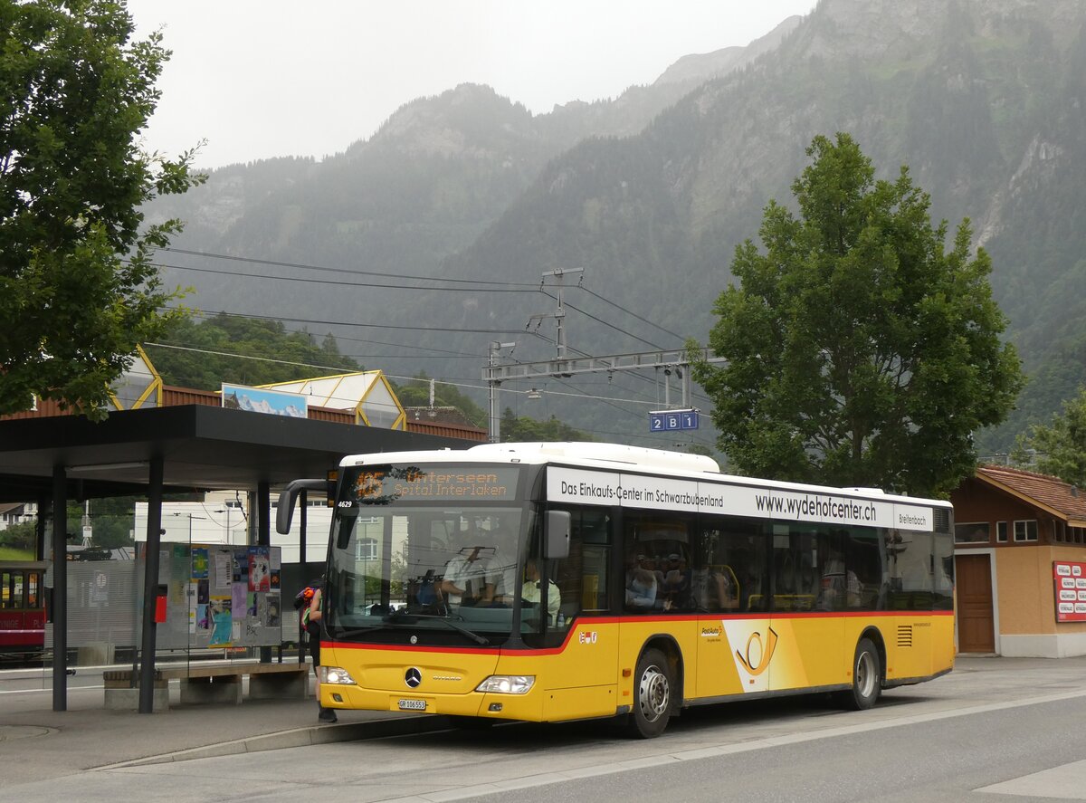 (264'208) - PostAuto Graub�nden - GR 106'553/PID 4629 - Mercedes (ex PostAuto Nordschweiz) am 29. Juni 2024 beim Bahnhof Wilderswil