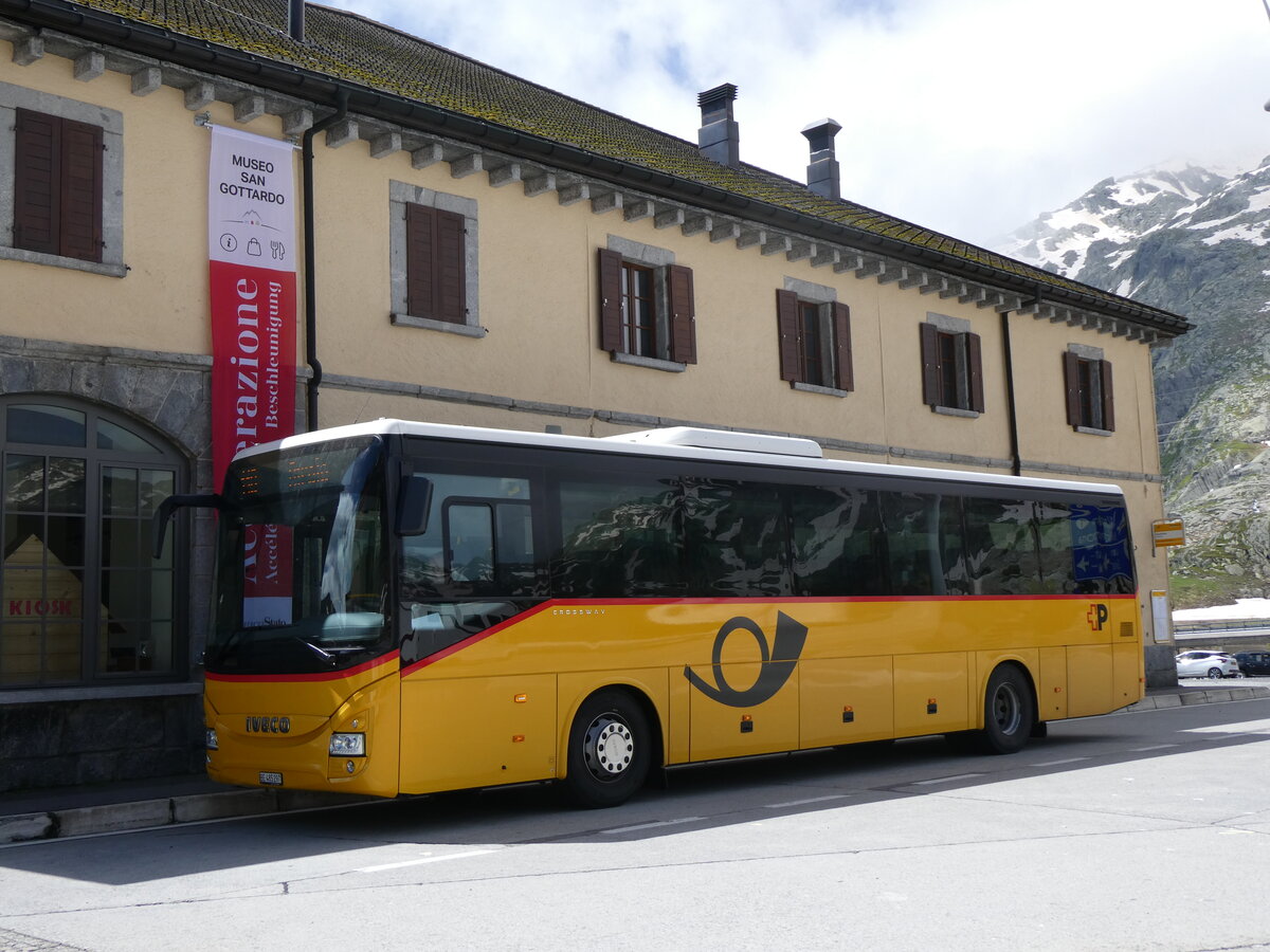 (264'265) - PostAuto Bern - Nr. 88/BE 487.297/PID 10'953 - Iveco am 2. Juli 2024 in Gotthard, Passh�he