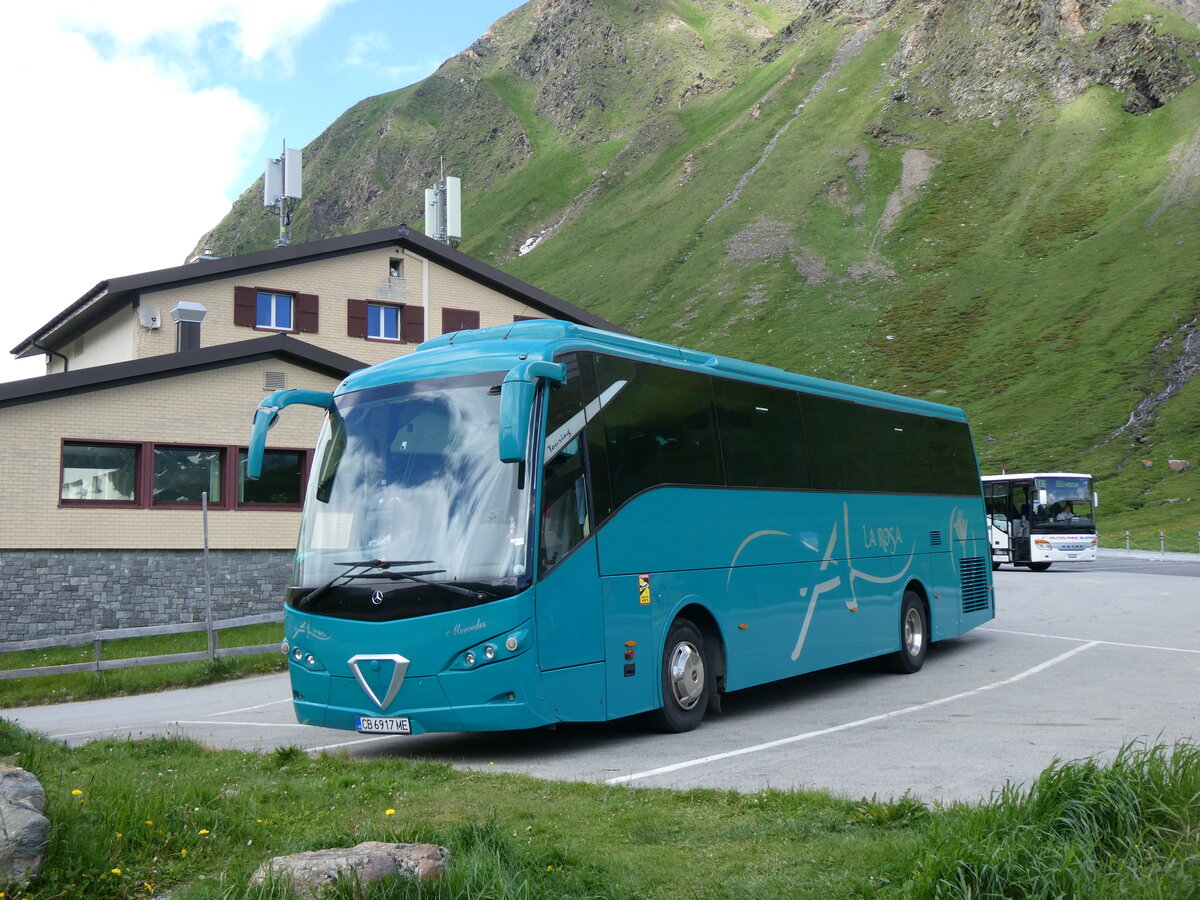 (264'291) - Aus Spanien: La Rosa, Marchena - CB 6917 ME - Mercedes/Noge am 2. Juli 2024 in Lukmanier, Passh�he (bulgarisches Kennzeichen)