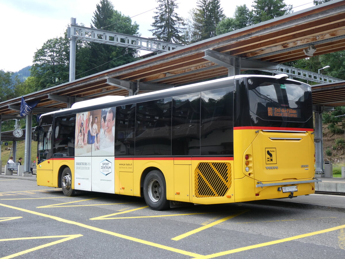 (264'342) - K�bli, Gstaad - BE 403'014/PID 10'964 - Volvo am 6. Juli 2024 beim Bahnhof Gstaad