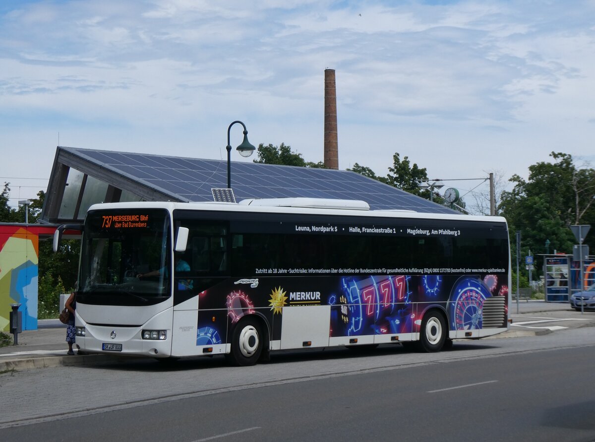 (264'589) - Reise & Touristik Service, Merseburg - SK-UR 800 - Irisbus am 10. Juli 2024 beim Bahnhof Bad D�rrenberg