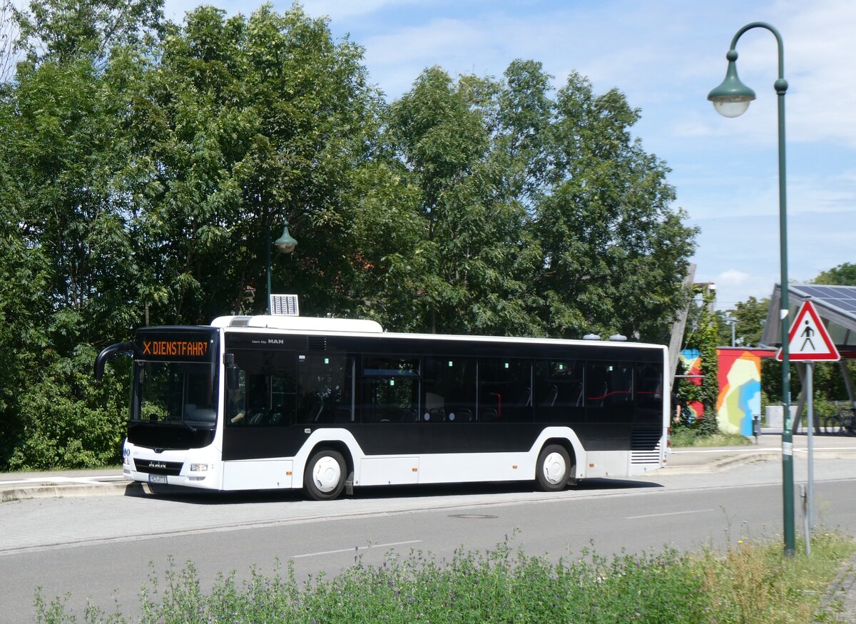 (264'591) - Reise & Touristik Service, Merseburg - MER-RT 8 - MAN am 10. Juli 2024 beim Bahnhof Bad D�rrenberg