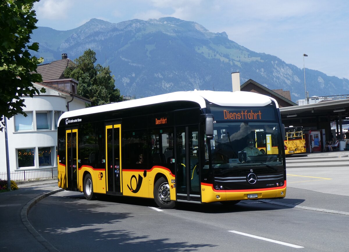 (265'048) - PostAuto Zentralschweiz (H�fliger) - Nr. 537/OW 16'637/PID 12'021 - eMercedes am 27. Juli 2024 beim Bahnhof Sarnen