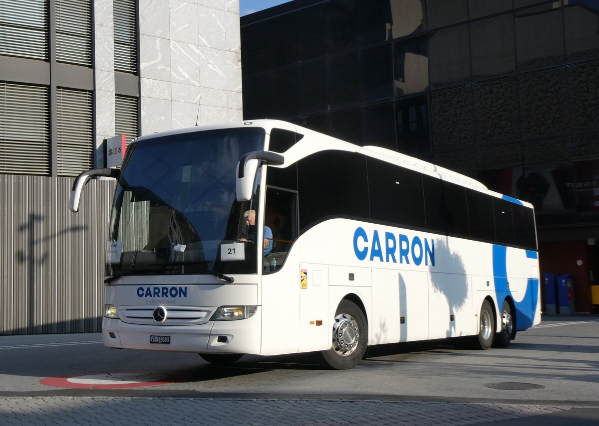 (265'104) - Carron, Fully - VS 24'053 - Mercedes am 28. Juli 2024 beim Bahnhof Visp