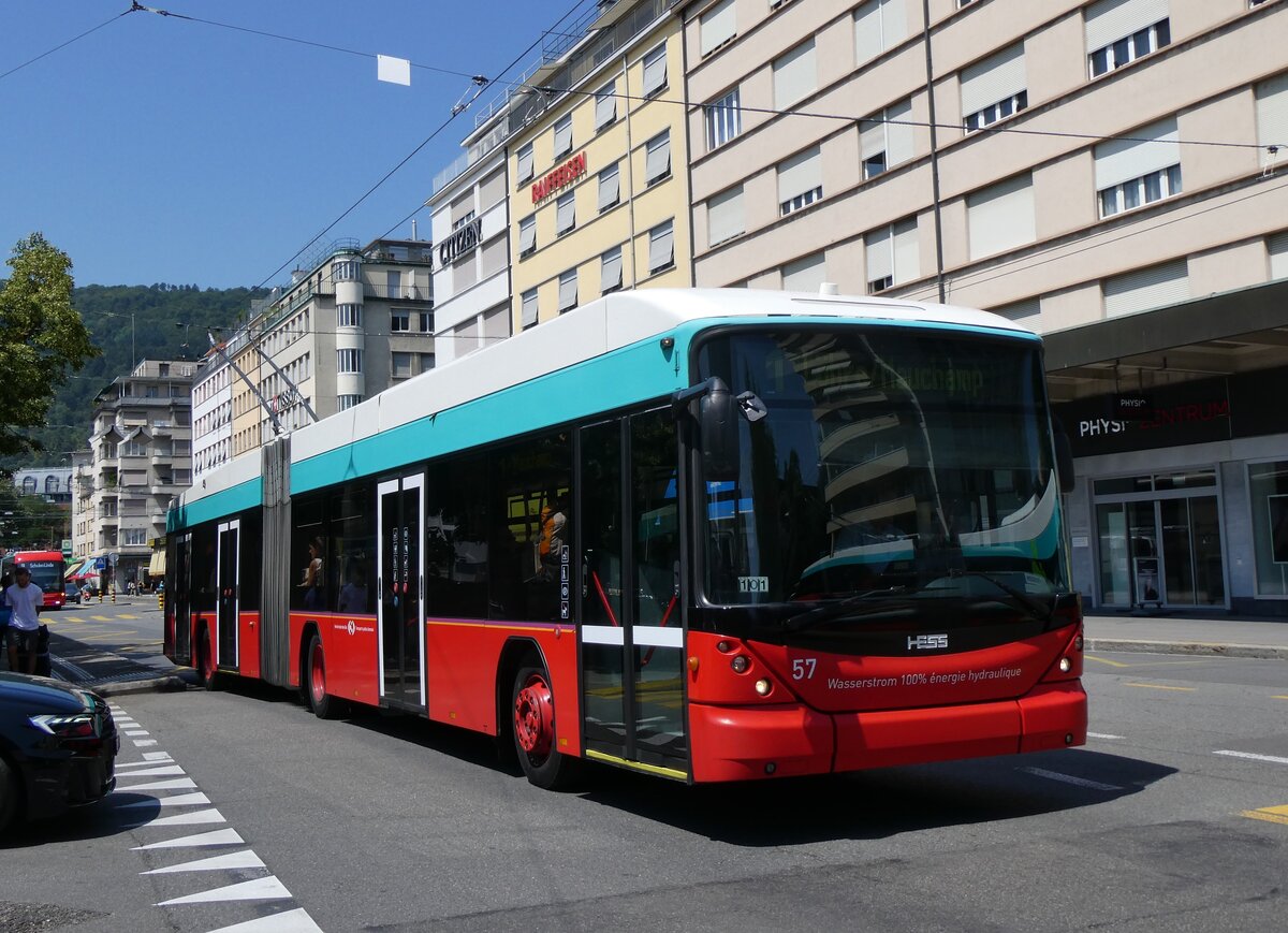 (265'304) - VB Biel - Nr. 57 - Hess/Hess Gelenktrolleybus am 30. Juli 2024 beim Bahnhof Biel