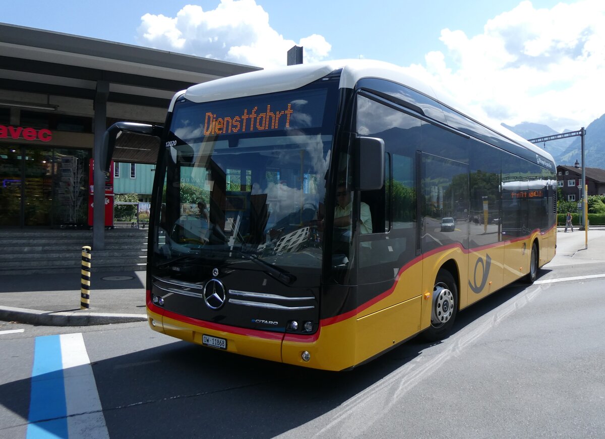 (265'338) - PostAuto Zentralschweiz (H�fliger) - Nr. 568/OW 11'868/PID 12'020 - eMercedes am 2. August 2024 beim Bahnhof Sarnen