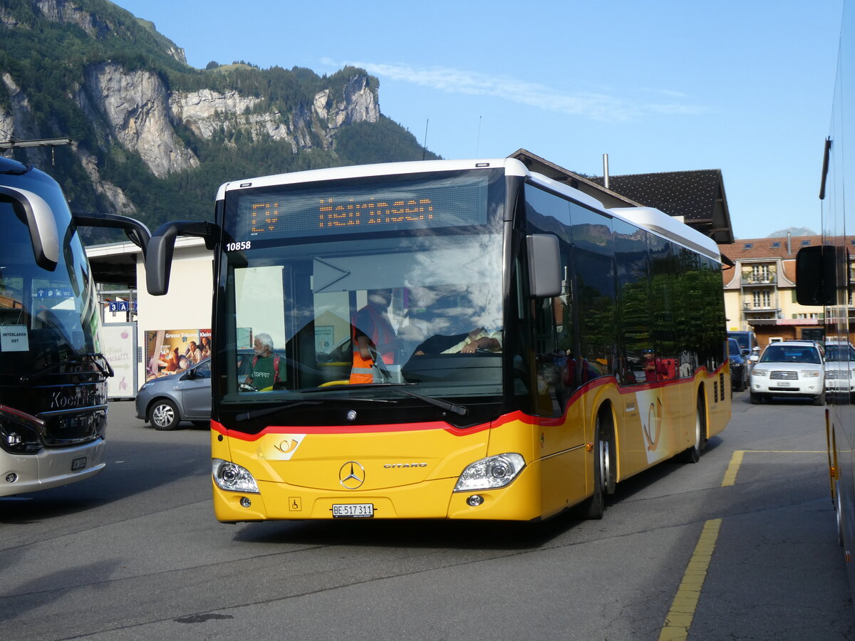 (265'560) - Fl�ck, Brienz - Nr. 4/BE 517'311/PID 10'858 - Mercedes am 13. August 2024 beim Bahnhof Meiringen