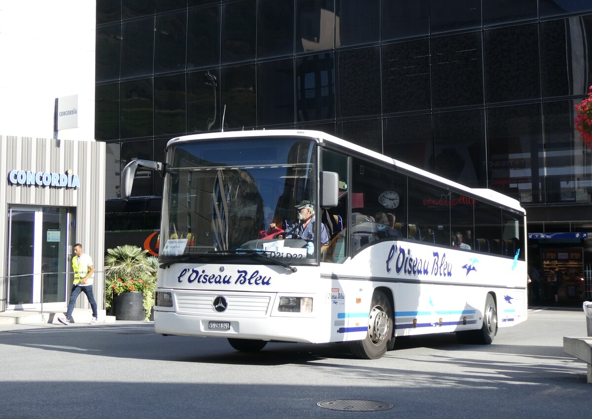 (265'667) - L'Oiseau Bleu, Sierre - VS 293'341 - Mercedes (ex M�ller, D-Bad Waldsee) am 16. August 2024 beim Bahnhof Visp