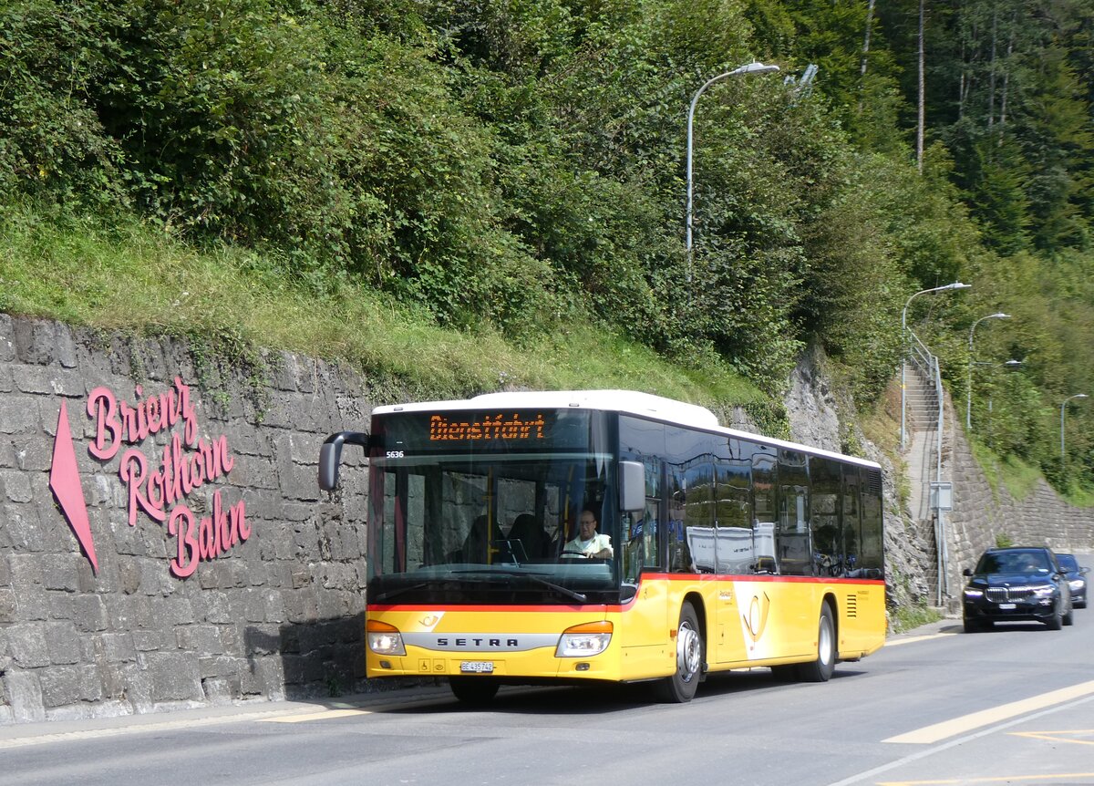(265'988) - Fl�ck, Brienz - Nr. 2/BE 435'742/PID 5636 - Setra am 19. August 2024 beim Bahnhof Brienz