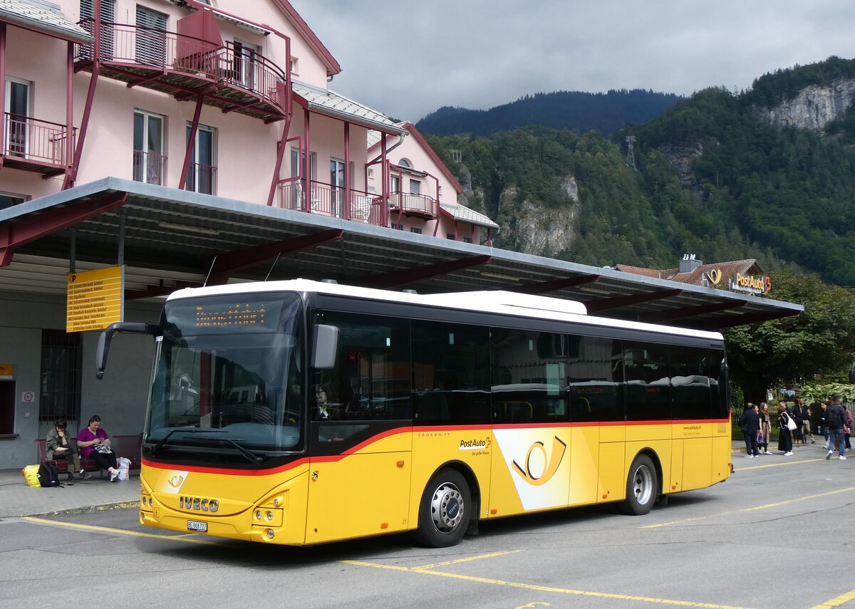 (265'996) - Fl�ck, Brienz - Nr. 27/BE 868'727/PID 11'669 - Iveco am 19. August 2024 in Meiringen, Postautostation