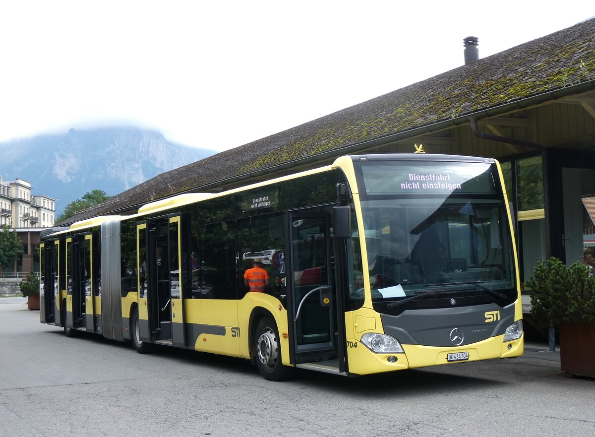 (266'009) - STI Thun - Nr. 704/BE 434'704 - Mercedes am 19. August 2024 beim Bahnhof Meiringen