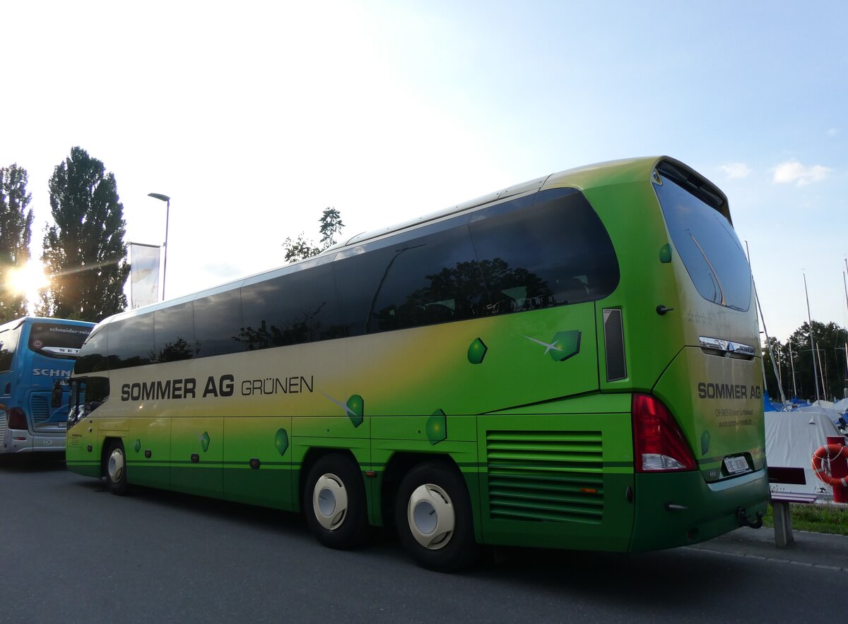 (266'090) - Sommer, Gr�nen - BE 30'306 - Neoplan am 20. August 2024 in Thun, Strandbad