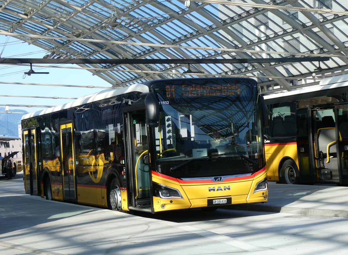 (266'207) - PostAuto Graub�nden - GR 184'616/PID 11'932 - MAN am 27. August 2024 in Chur, Postautostation
