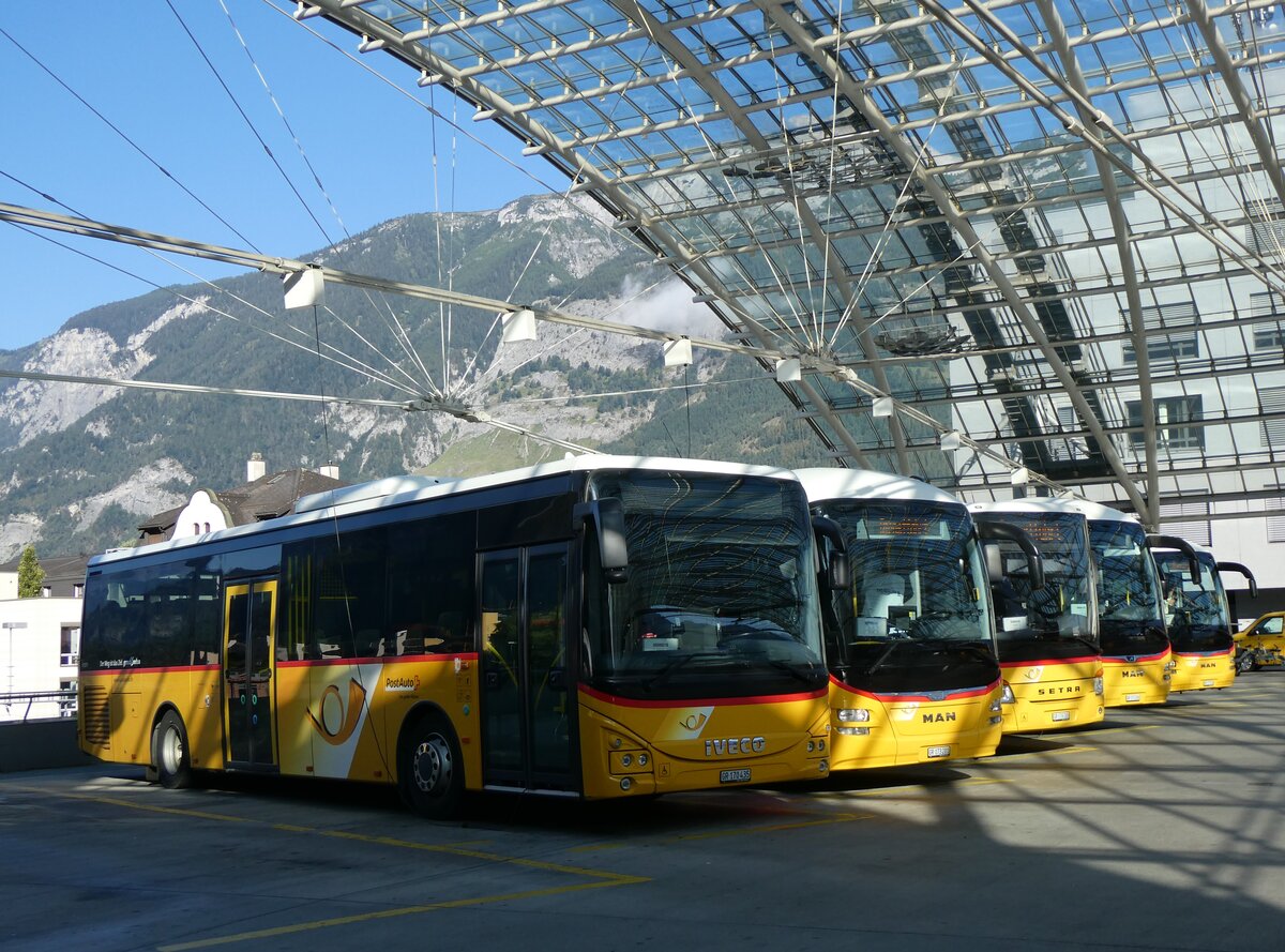 (266'210) - PostAuto Graub�nden - GR 170'435/PID 11'311 - Iveco am 27. August 2024 in Chur, Postautostation