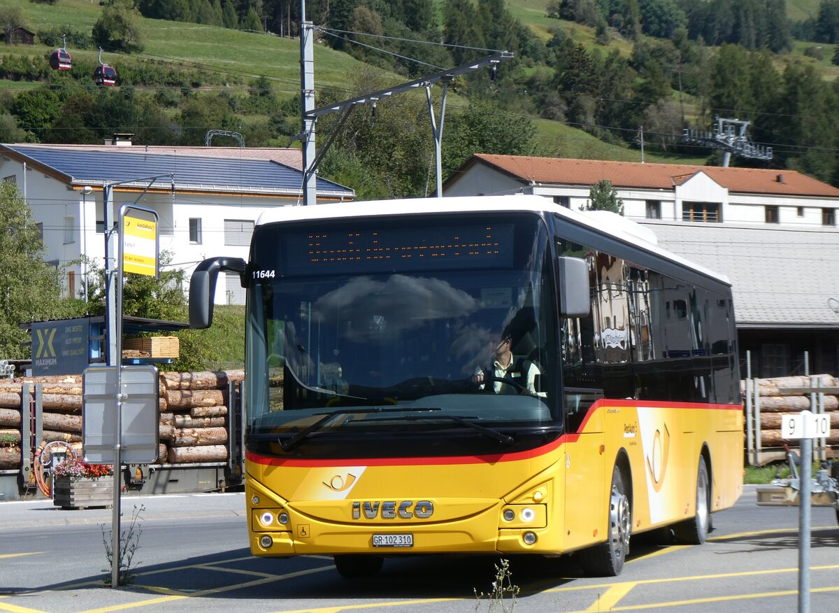 (266'223) - PostAuto Graub�nden - GR 102'310/PID 11'644 - Iveco am 27. August 2024 beim Bahnhof Scuol-Tarasp