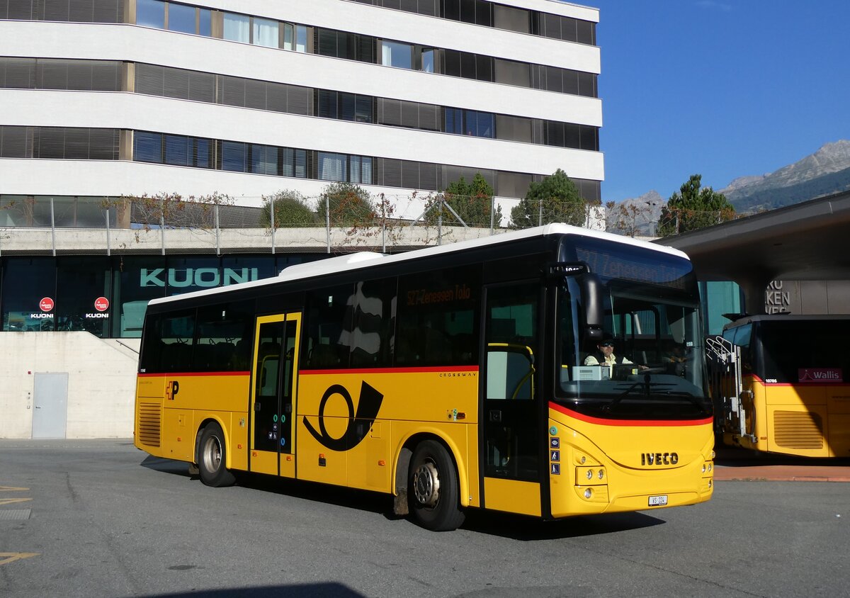 (266'523) - Autotour, Visp - VS 224/PID 11'948 - Iveco am 1. September 2024 beim Bahnhof Visp