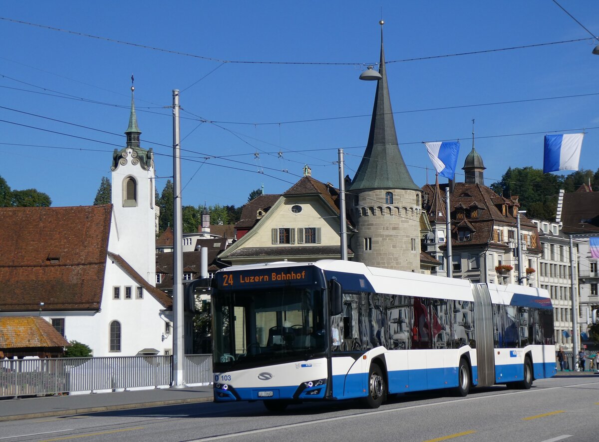 (266'711) - VBL Luzern - Nr. 103/LU 15'645 - Solaris am 7. September 2024 in Luzern, Bahnhofbr�cke