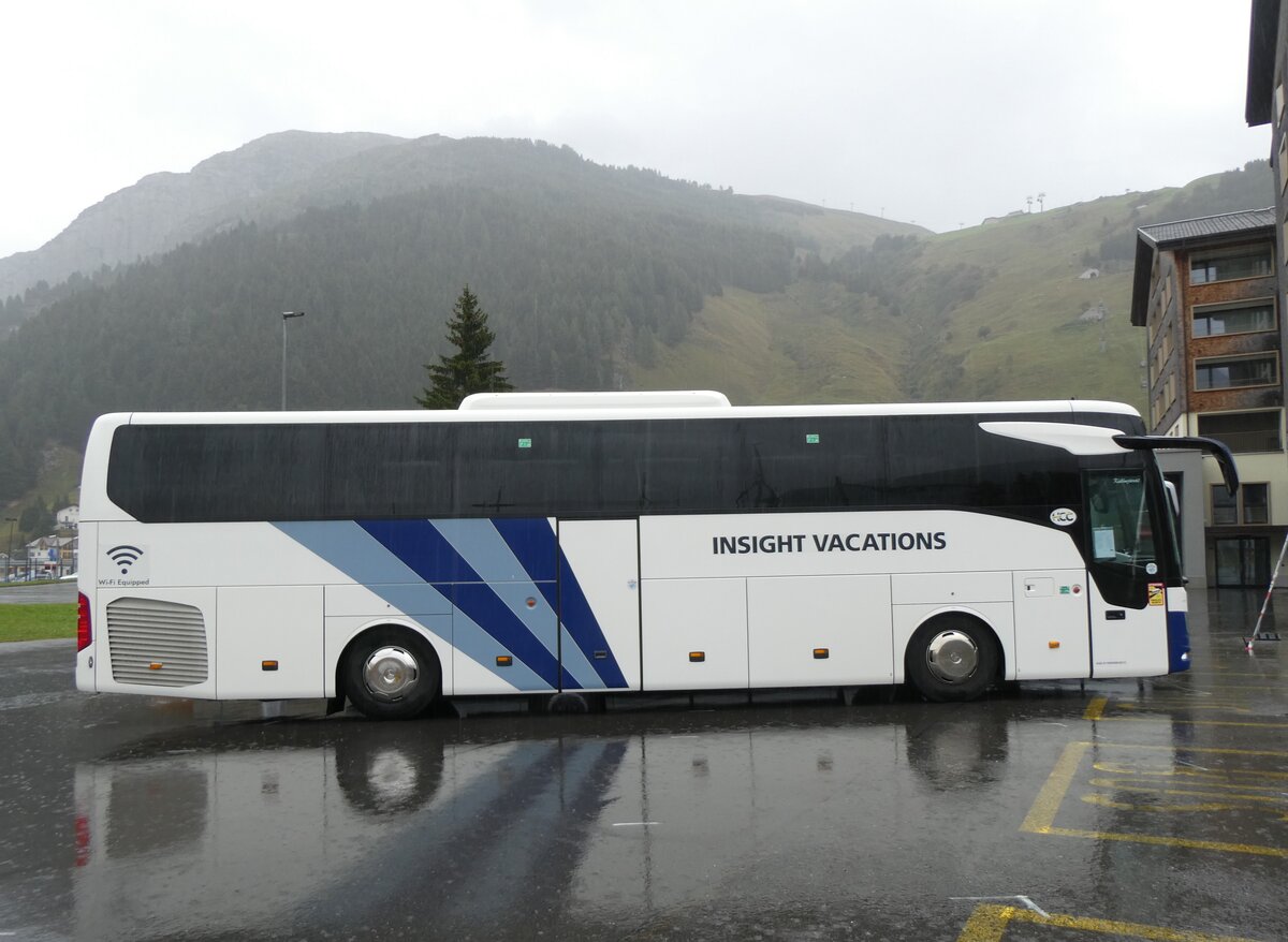 (266'862) - Aus Ungarn: HCC, Budapest - SHW-413 - Mercedes am 8. September 2024 in Andermatt, Bahnhofplatz