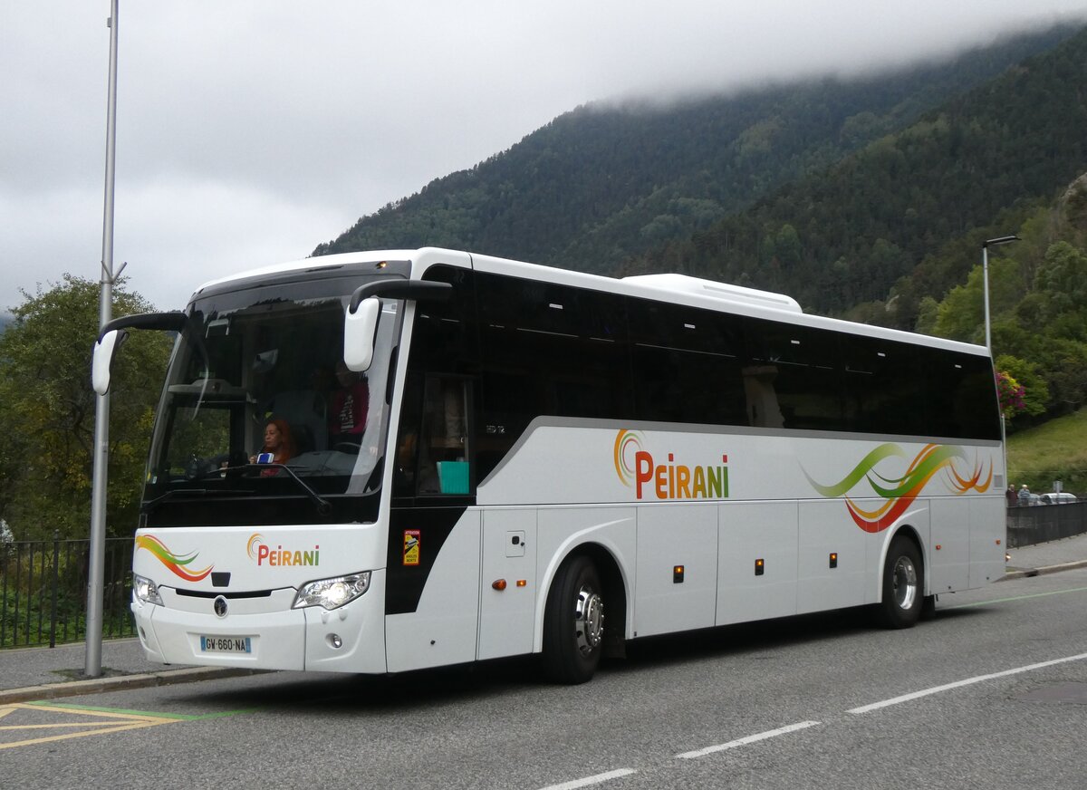 (267'163) - Aus Frankreich: Peirani, Contes - GW 660 NA - Temsa am 18. September 2024 in La Cortinada, Pla�a de La Cortinada