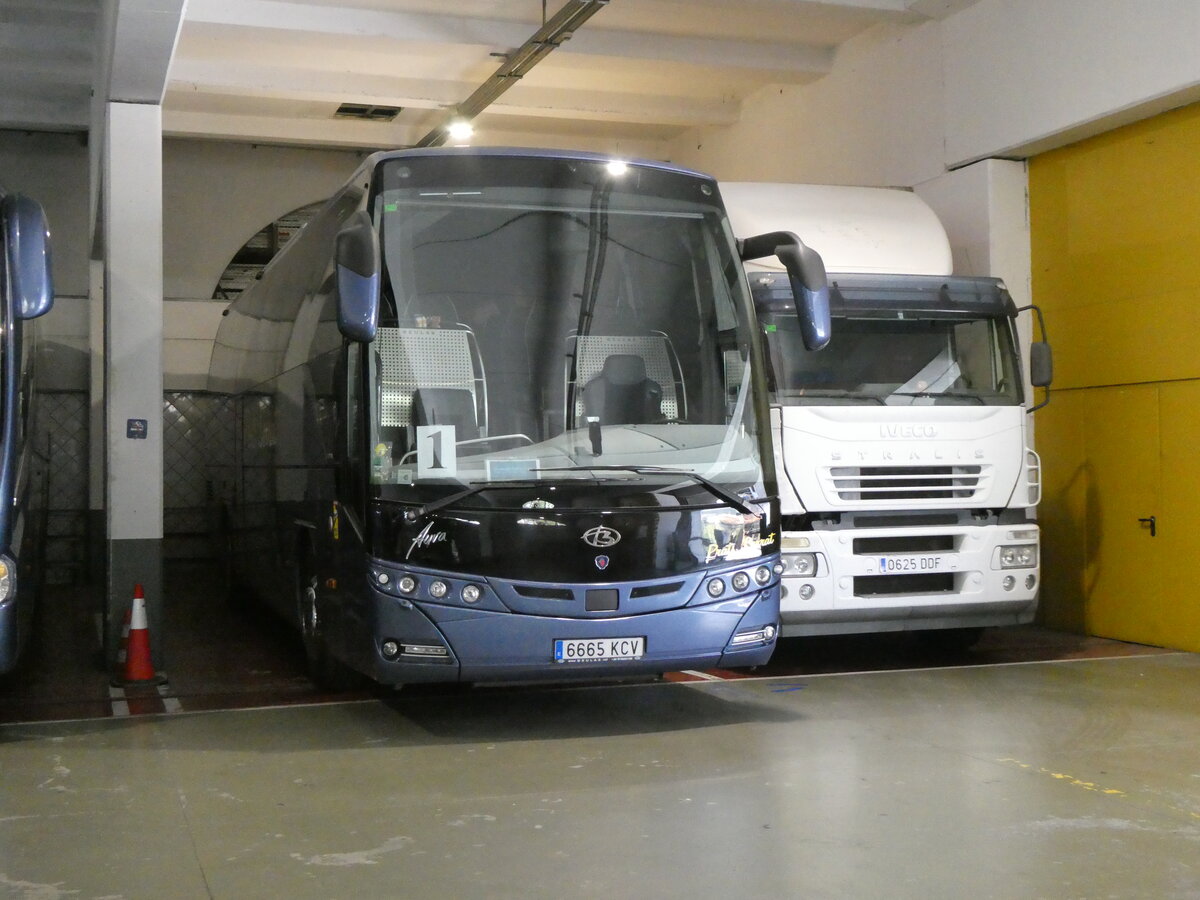 (267'295) - Aus Spanien: Prats Serrat, Tor� - 6665 KCV - Scania/Beulas am 19. September 2024 in Andorra la Vella, Carparkhaus