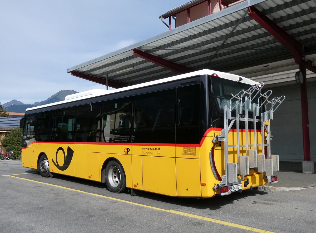 (267'444) - Fl�ck, Brienz - Nr. 27/BE 868'727/PID 11'669 - Iveco am 22. September 2024 in Meiringen, Postautostation