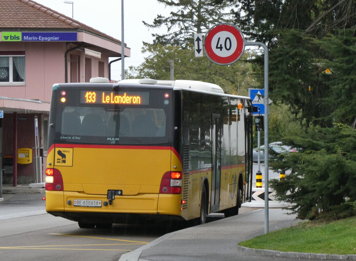 (267'616) - Funi-Car, Biel - Nr. 18/BE 610'618/PID 5709 - MAN am 1. Oktober 2024 beim Bahnhof Marin-�pagnier